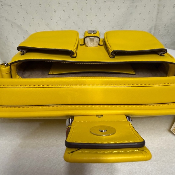 Michael Kors MICHAEL MICHAEL KORS
Colby Medium Leather Shoulder Bag - Picture 11 of 16